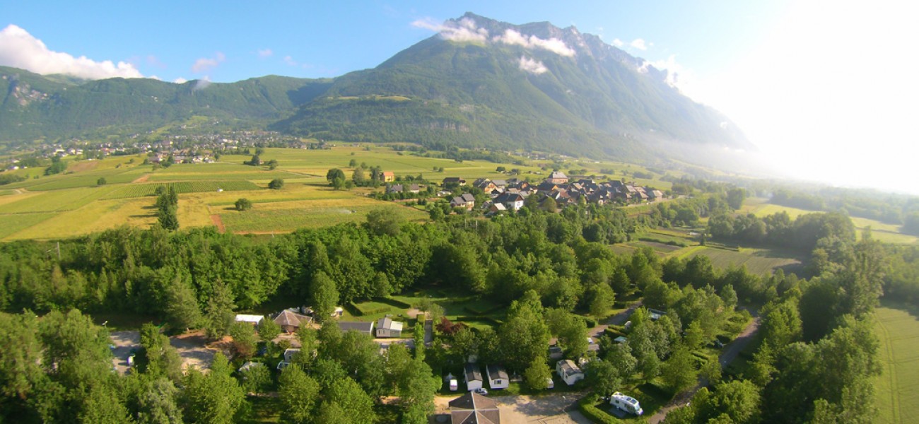 Camping en Savoie - Lac de Carouge - Photo prise depuis un drone