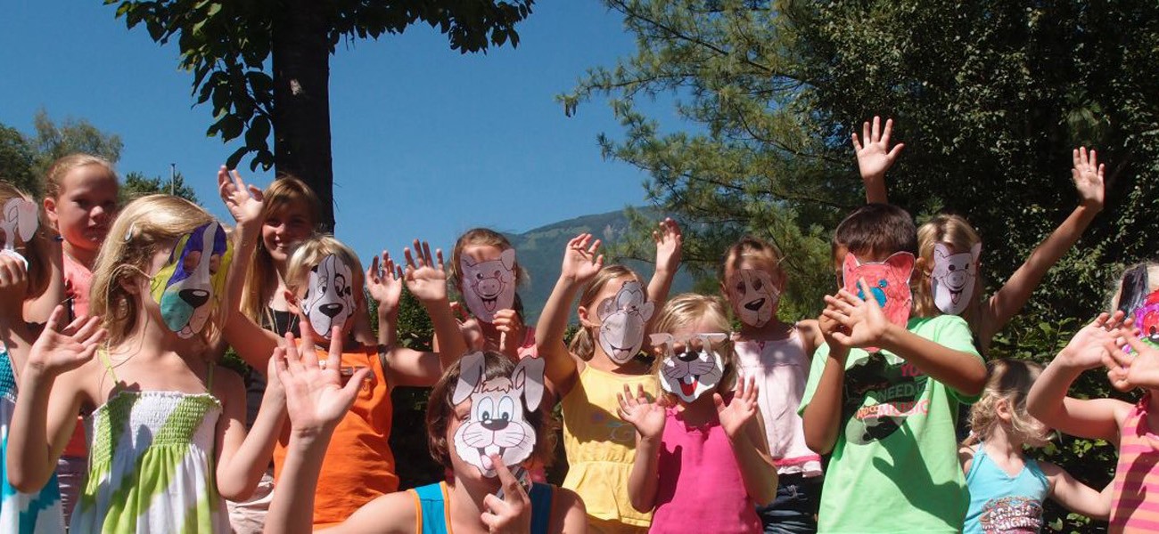 camping Savoie - lac de carouge - atelier masque au mini-club