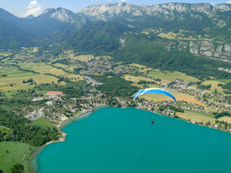 Parapente Lac d'Aiguelette - Camping Savoie
