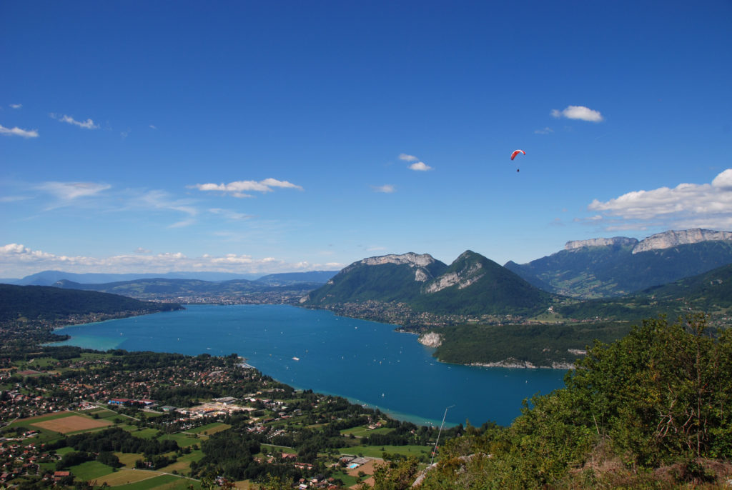 Parapente au dessus du Lac d'Annecy
