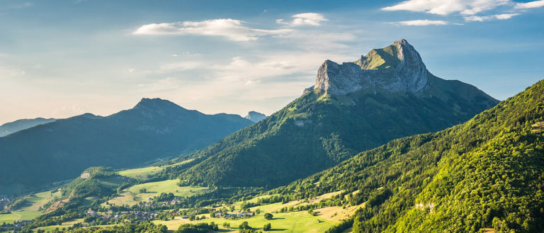 Photo de l'Arclusaz depuis le massif des Bauges